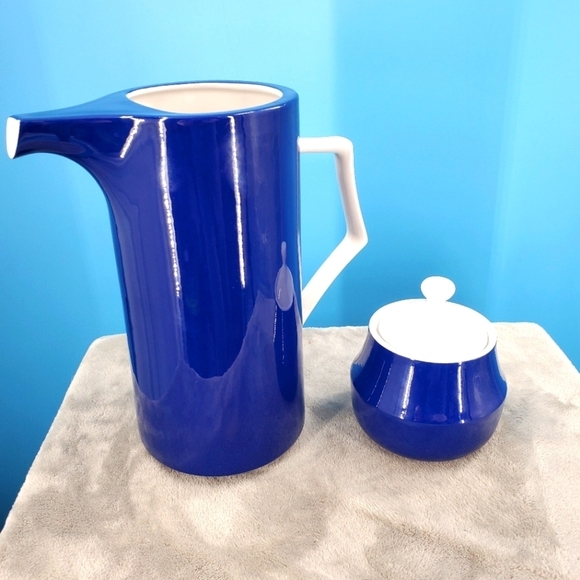 Mikasa ceramic pitcher and sugar bowl with lid - Picture 1 of 10